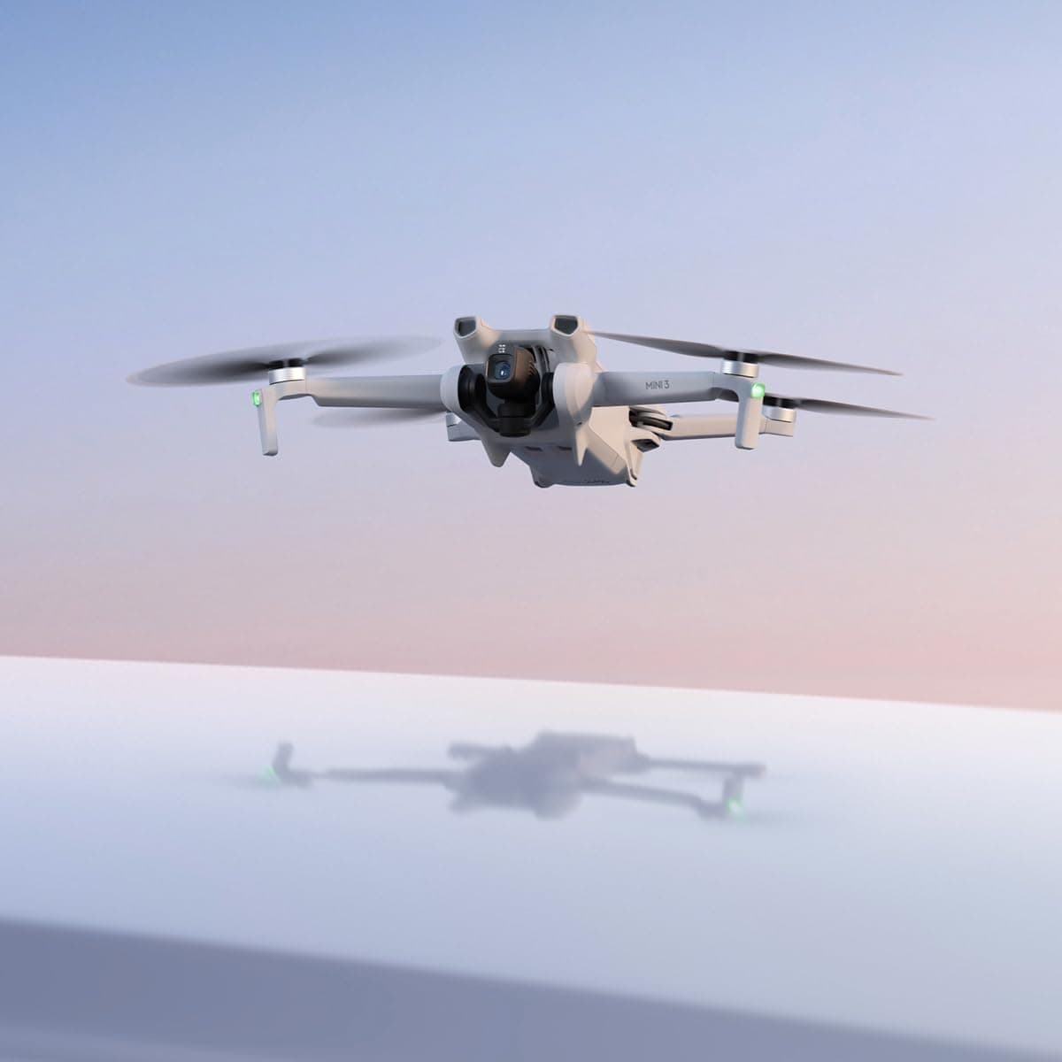 DJI Mini 3 Fly Moreコンボ(DJI RC付属) ドローン 撮影 小型 4K ミニドローン カメラ付き HDR動画撮影 追加バッテリー(駆動時間38分) ×2 初心者向け 縦向き撮影 インテリジェント機能搭載 折り畳み式 軽量 賠償責任保険1年無償付き 13